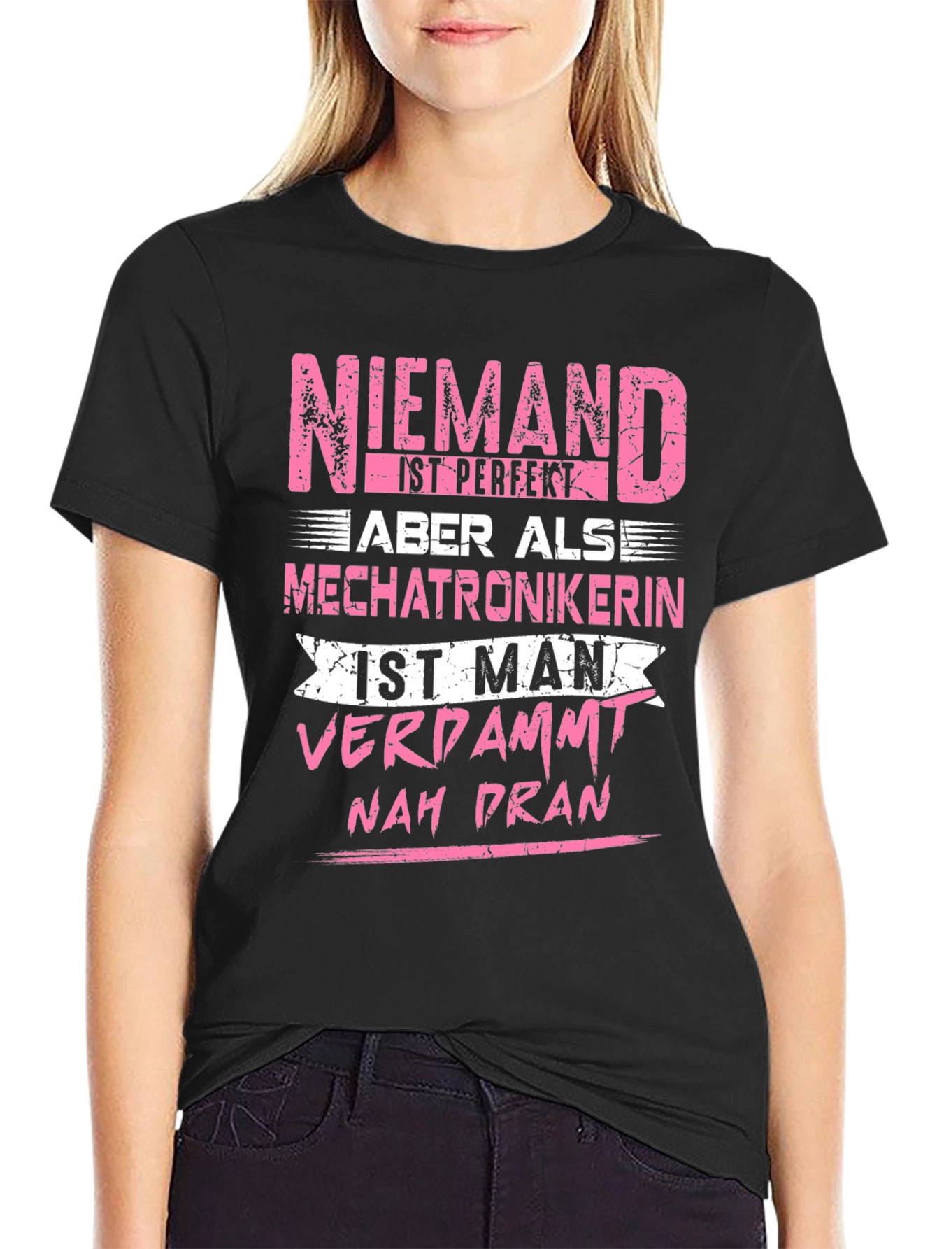Niemand Mechatronikerin Black Graphic Tee