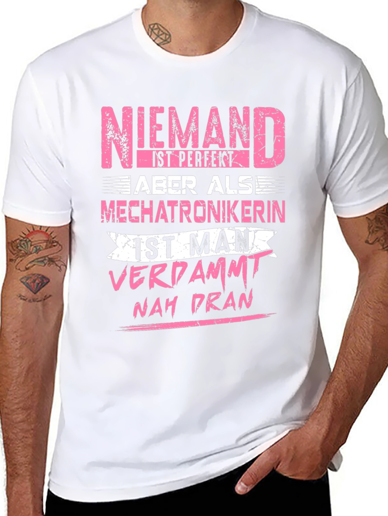 Niemand Mechatronikerin Black Graphic Tee